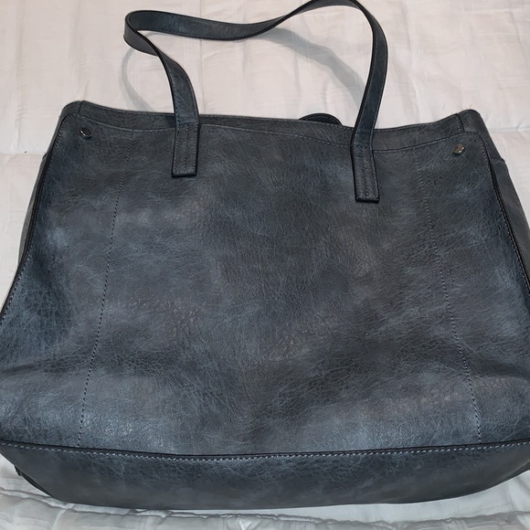 Gray Faux Leather Purse by Francesca’s with Multi Compartments - Picture 4 of 5